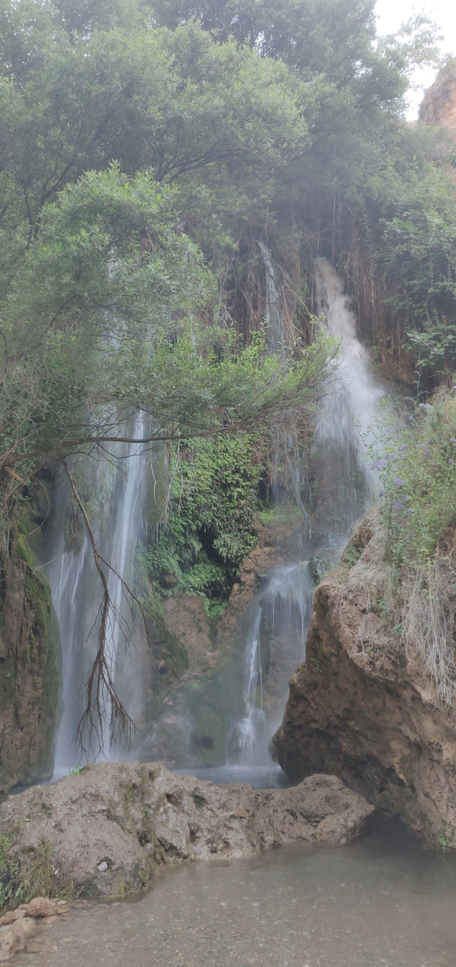 Salto de agua Arroyo del Alcázar en Dúrcal